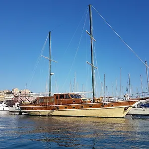  Botel Lady Rose